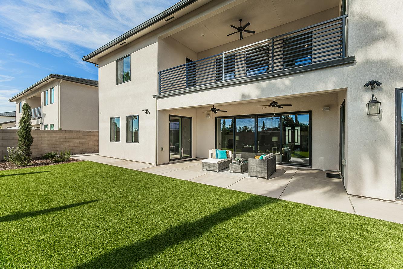 2315 E Courtside Dr, Fresno, CA 93730