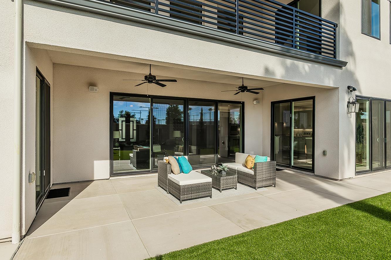 2315 E Courtside Dr, Fresno, CA 93730