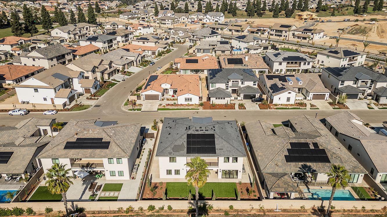 2315 E Courtside Dr, Fresno, CA 93730