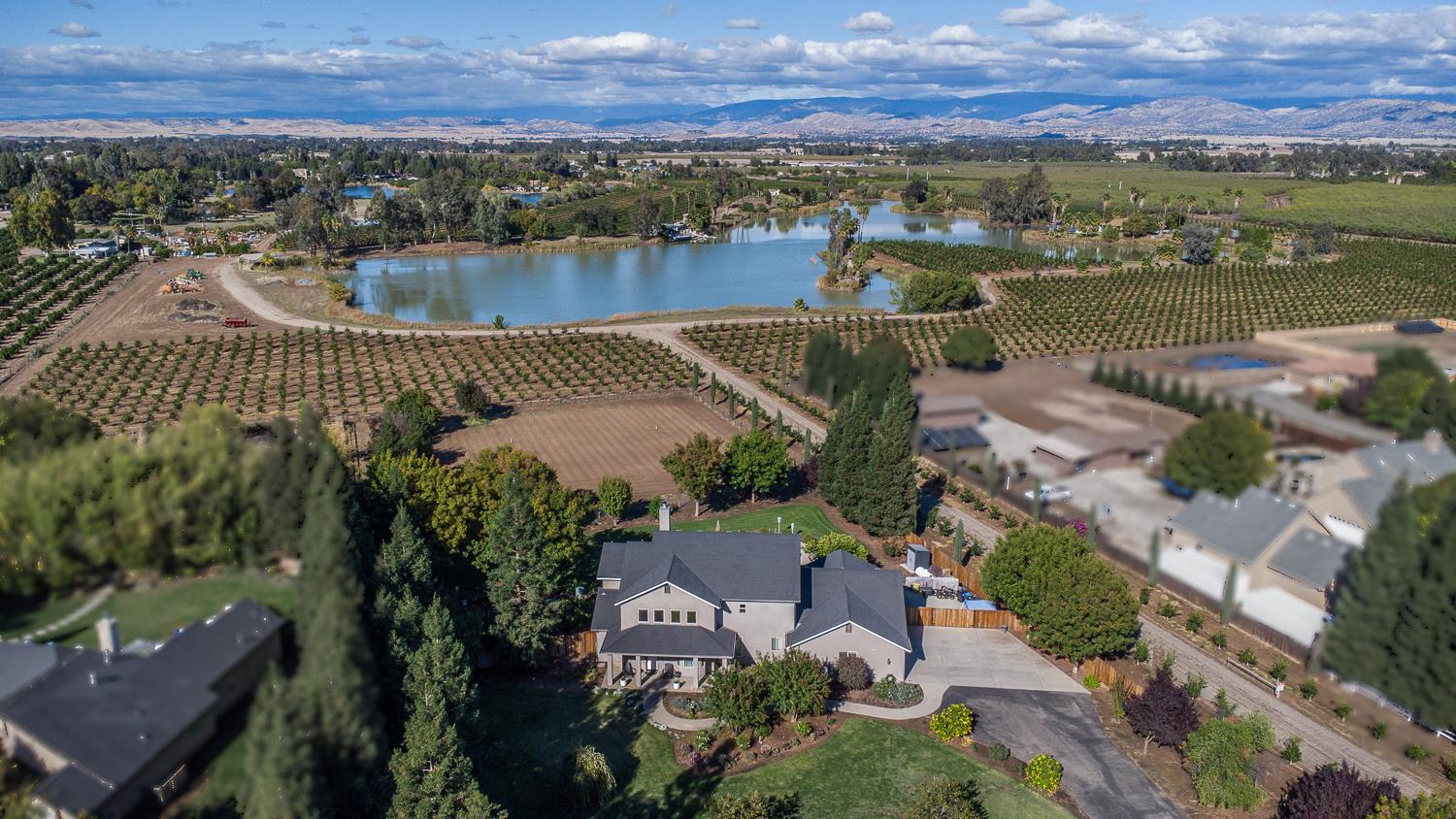 11722 E Ashlan Ave, Sanger, CA 93657