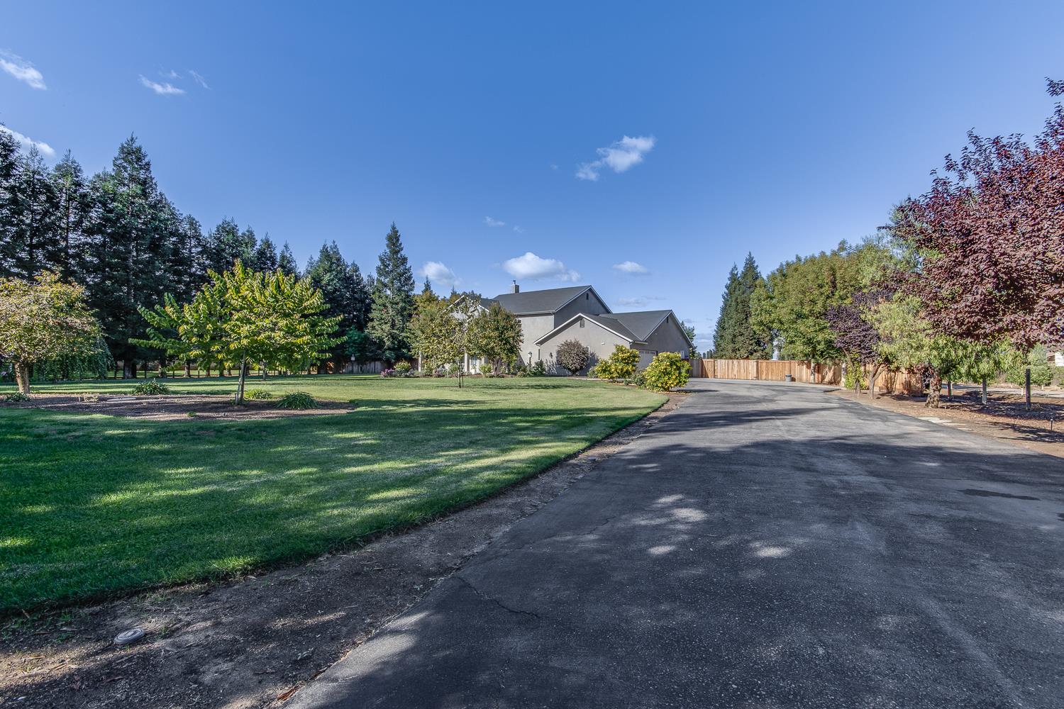 11722 E Ashlan Ave, Sanger, CA 93657