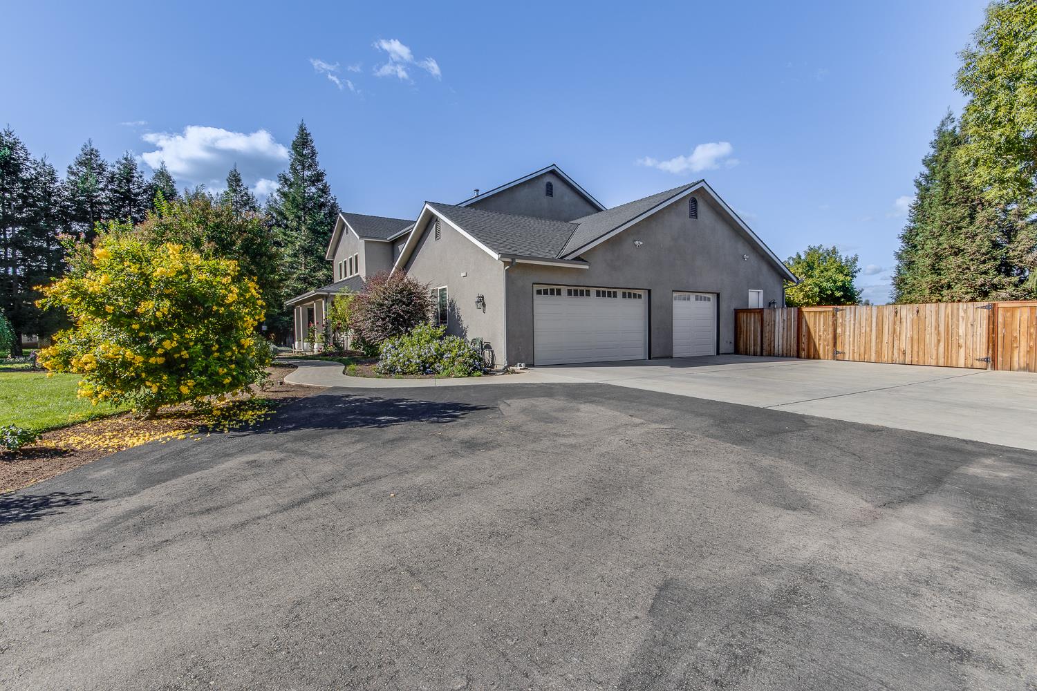 11722 E Ashlan Ave, Sanger, CA 93657