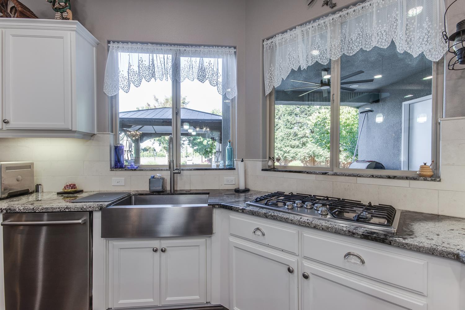 11722 E Ashlan Ave, Sanger, CA 93657