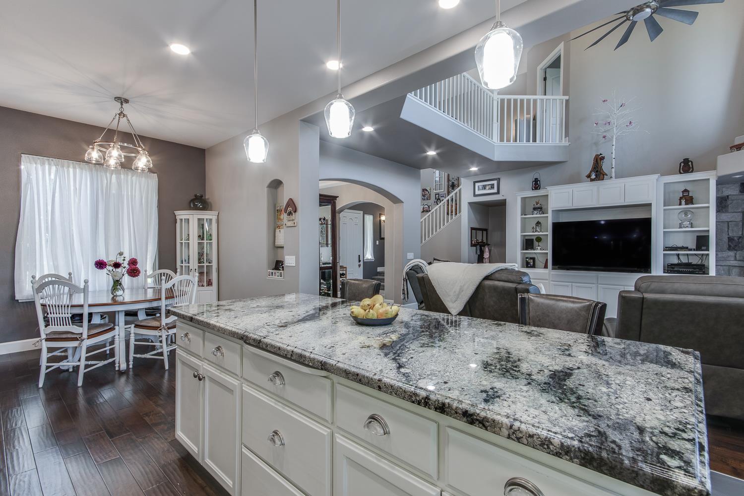 11722 E Ashlan Ave, Sanger, CA 93657