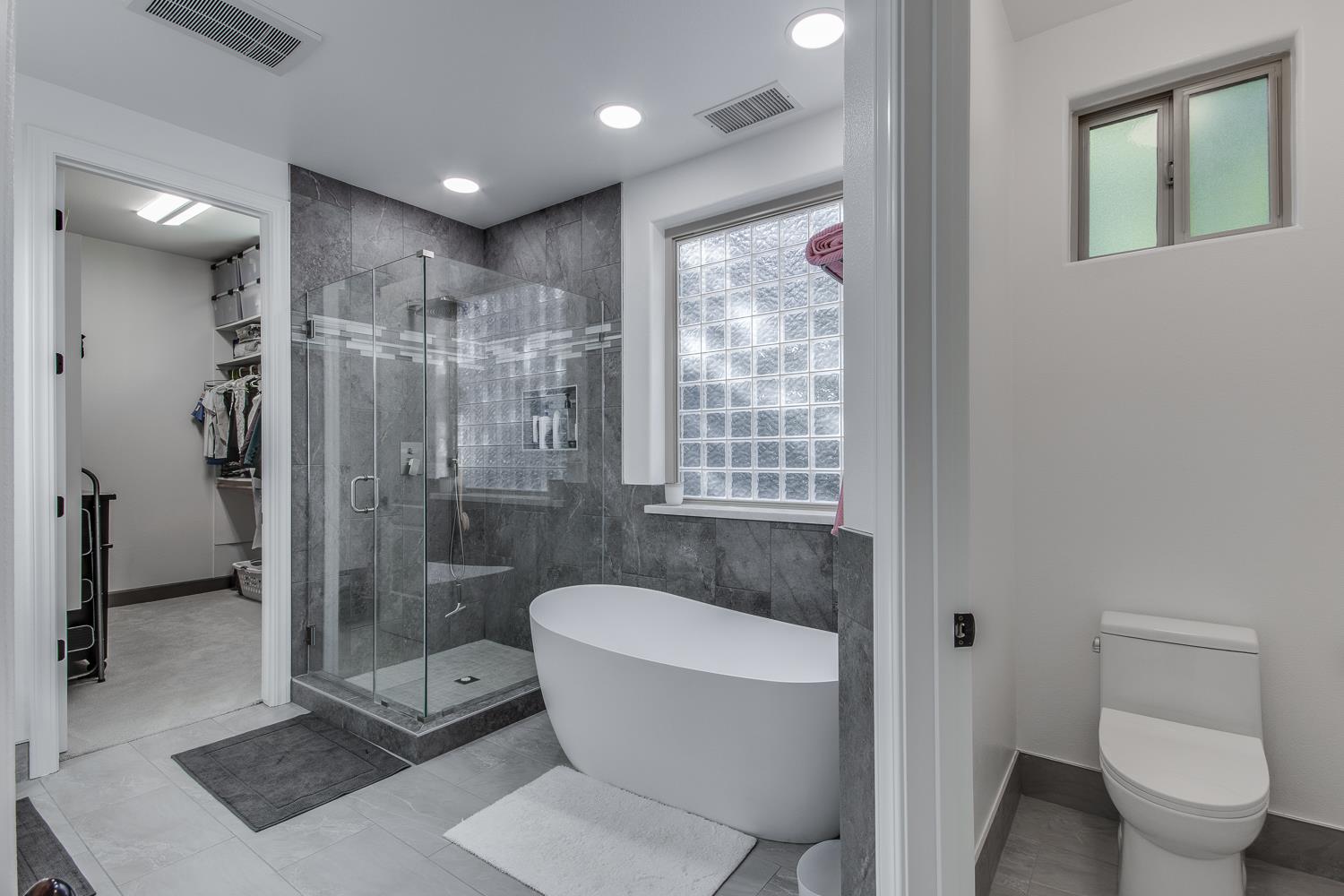 11722 E Ashlan Ave, Sanger, CA 93657