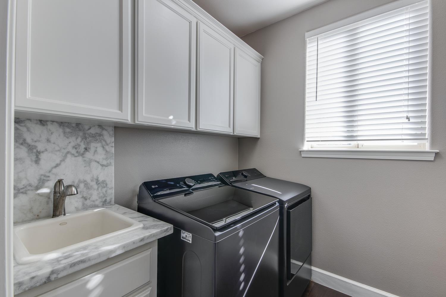 11722 E Ashlan Ave, Sanger, CA 93657