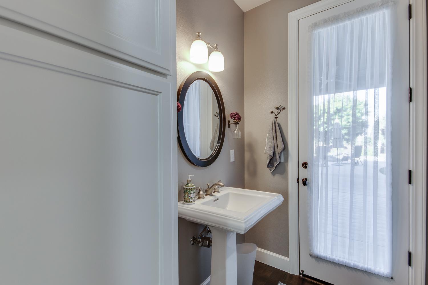 11722 E Ashlan Ave, Sanger, CA 93657