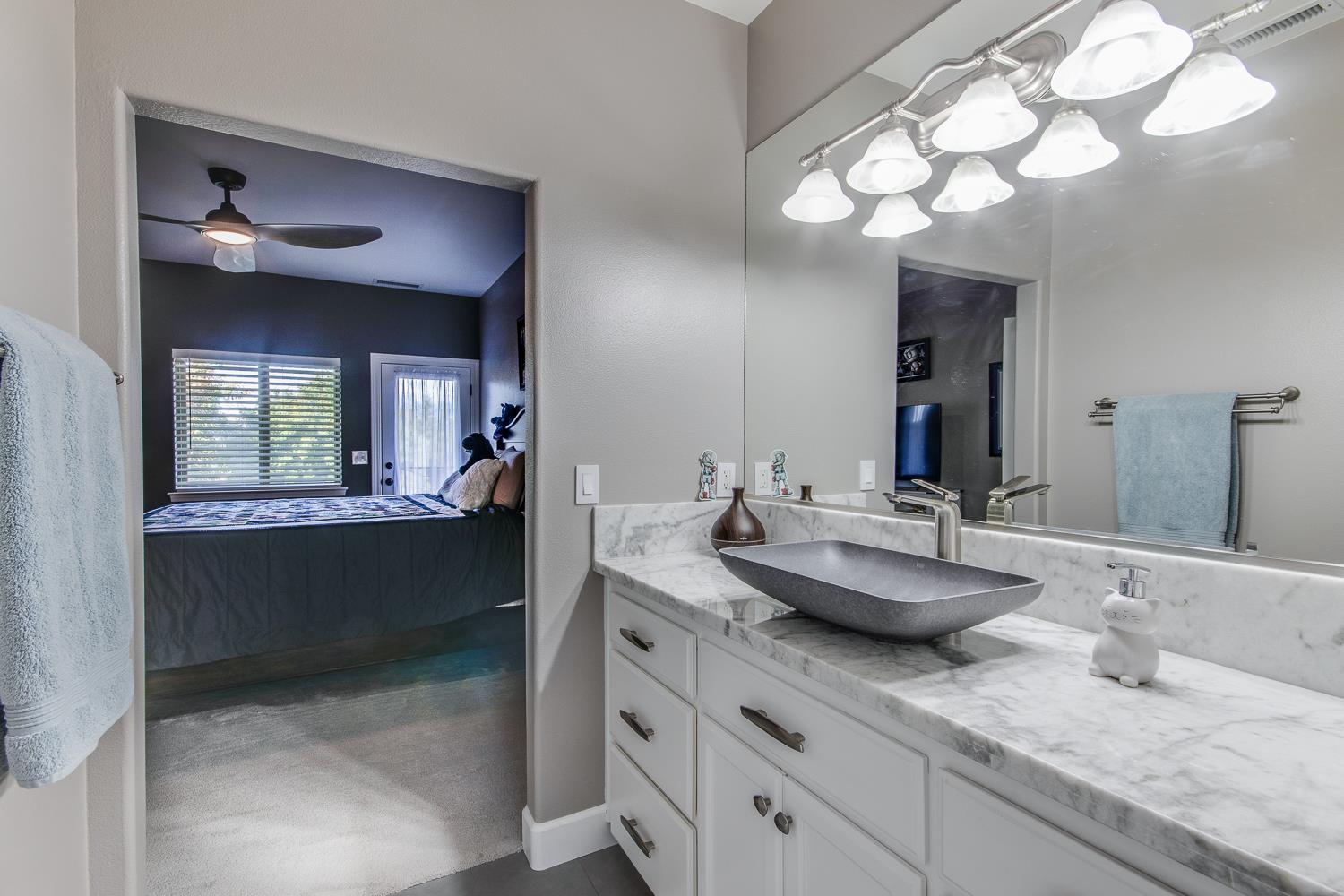 11722 E Ashlan Ave, Sanger, CA 93657