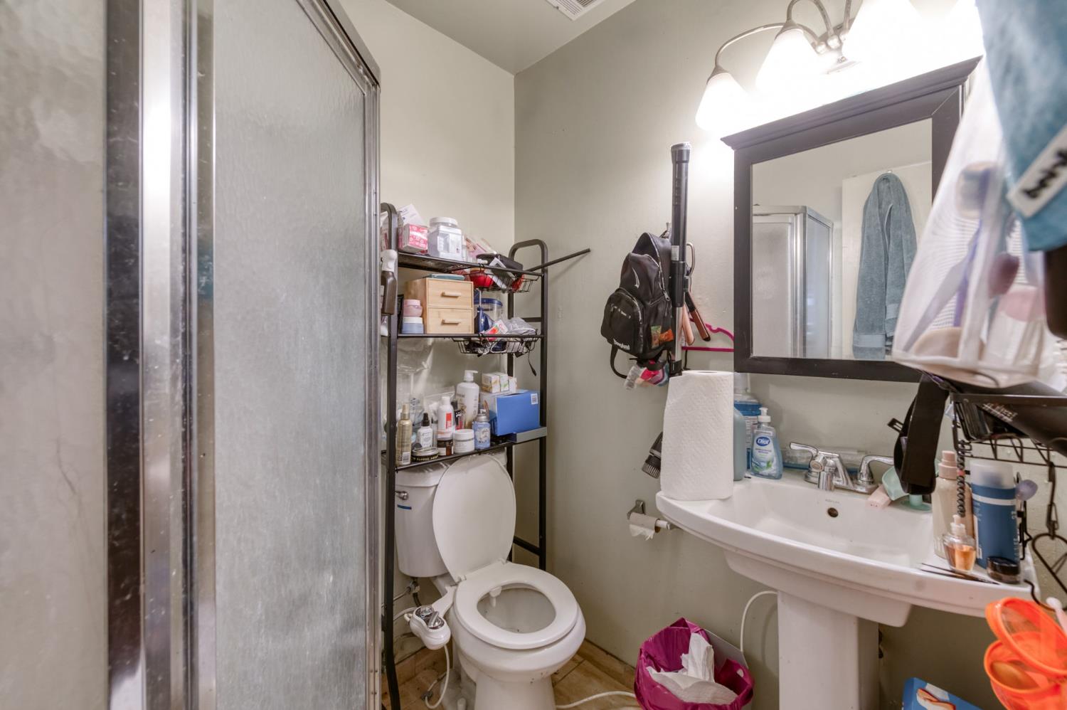 3068 W Fairmont Ave, Fresno, CA 93722