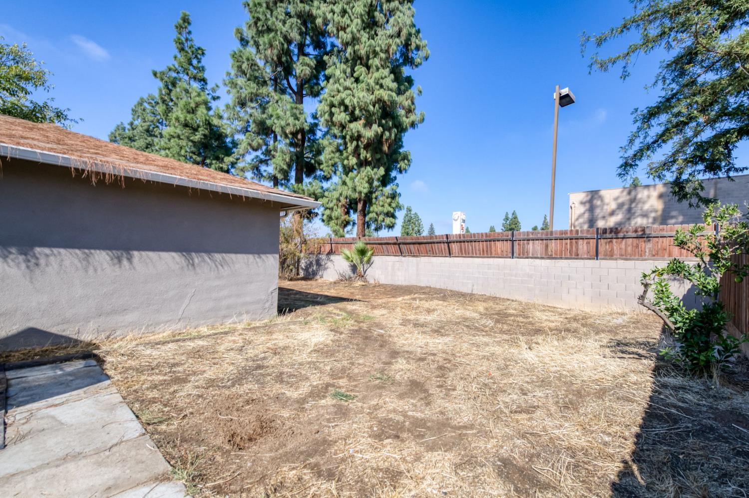 3068 W Fairmont Ave, Fresno, CA 93722