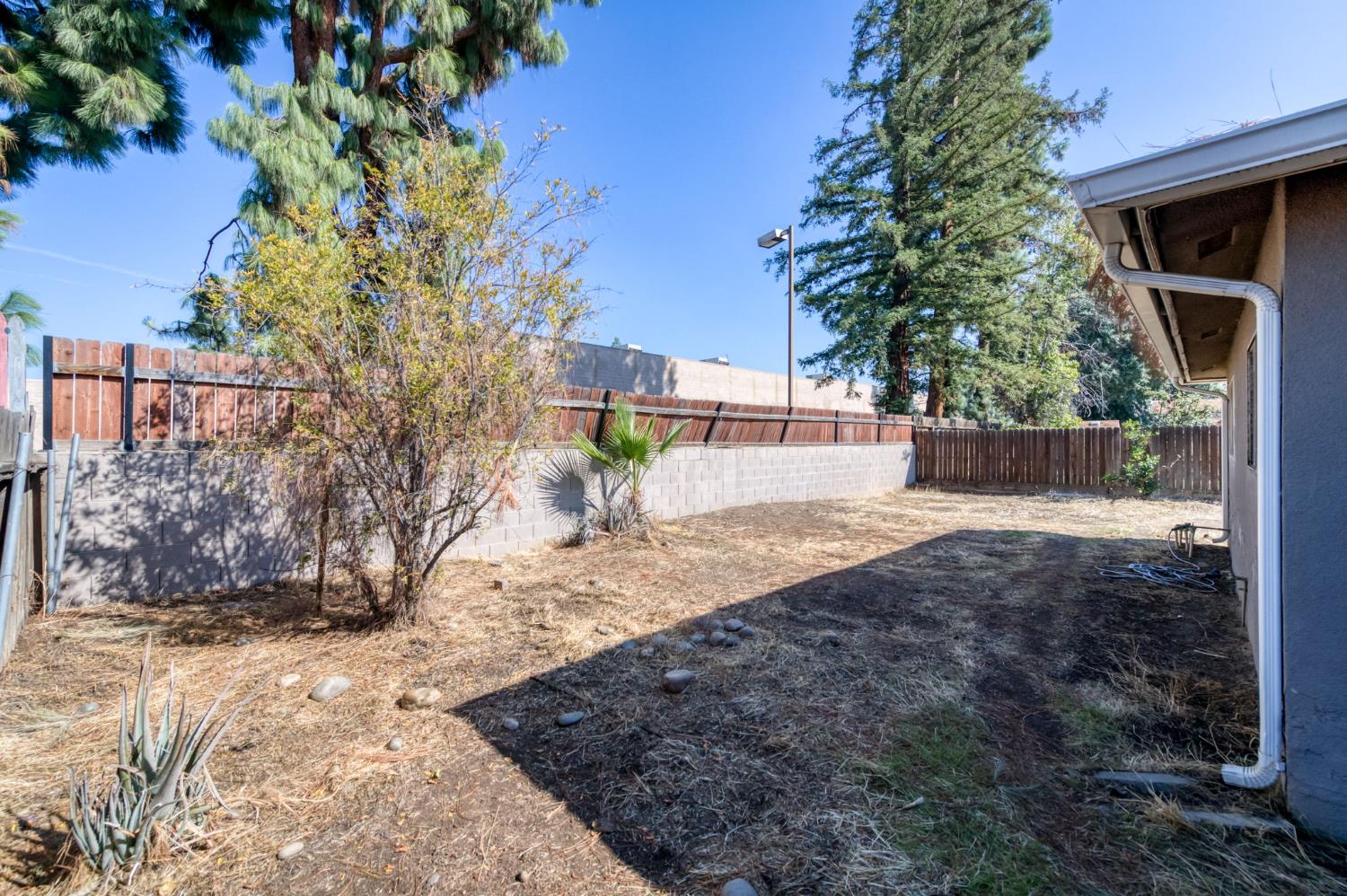 3068 W Fairmont Ave, Fresno, CA 93722