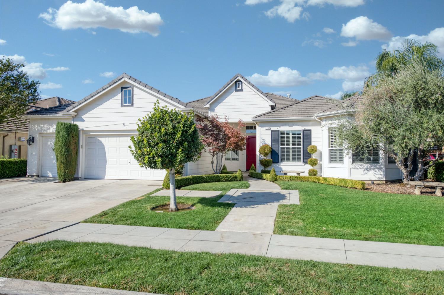 1882 N Nadine Ave, Clovis, CA 93619