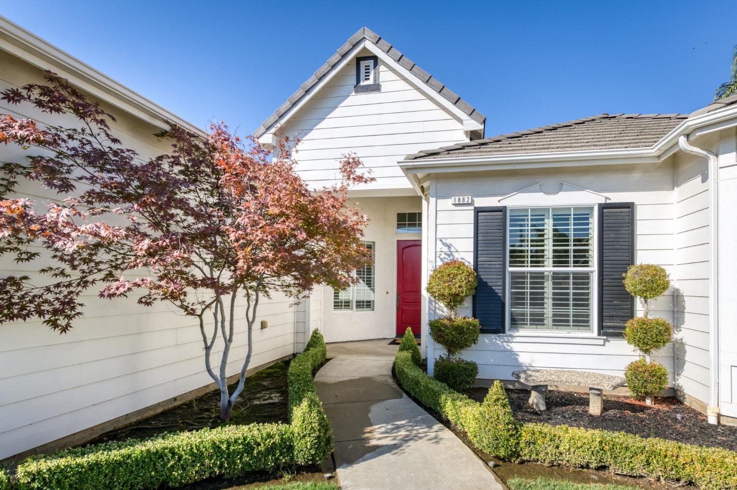 1882 N Nadine Ave, Clovis, CA 93619