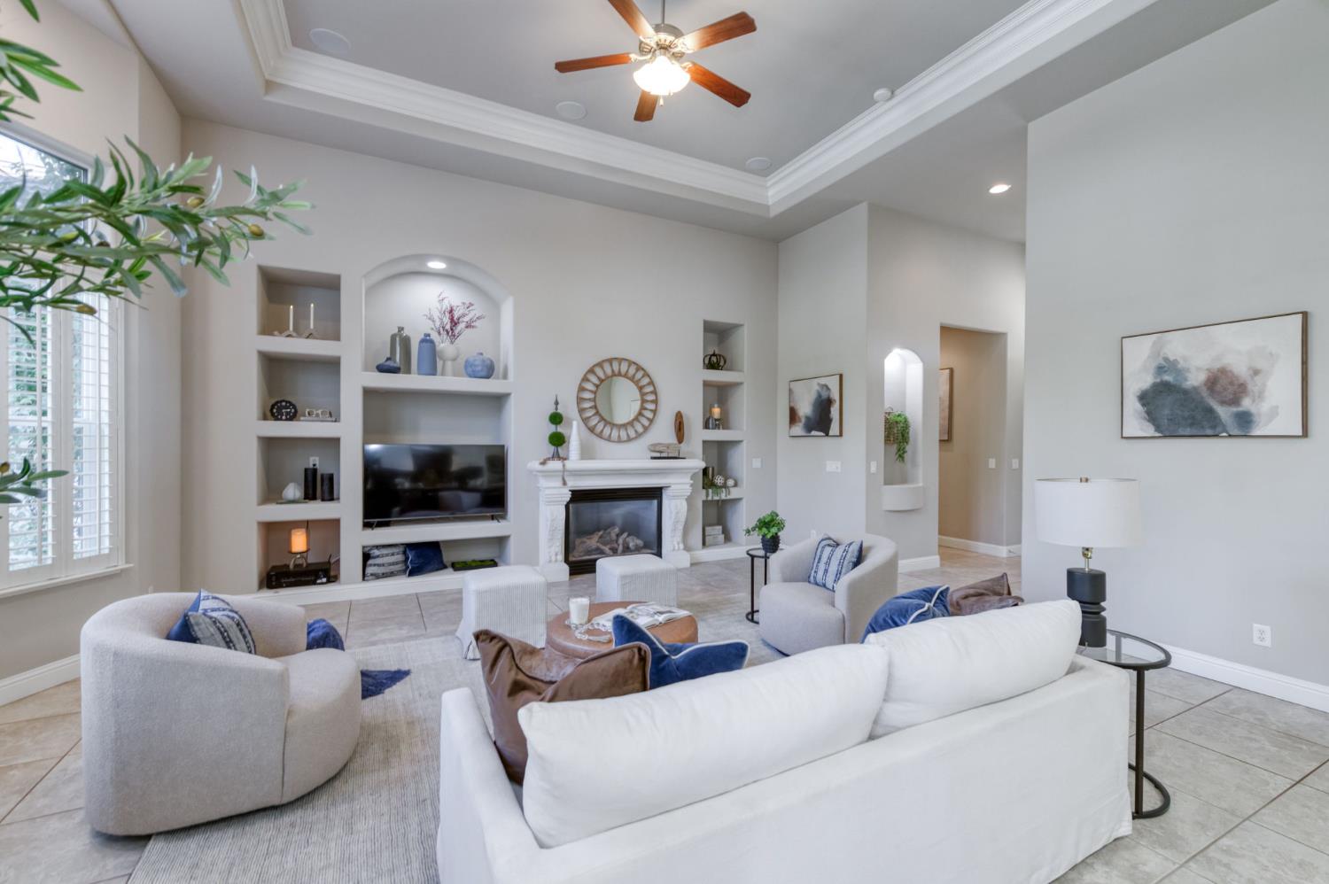 1882 N Nadine Ave, Clovis, CA 93619