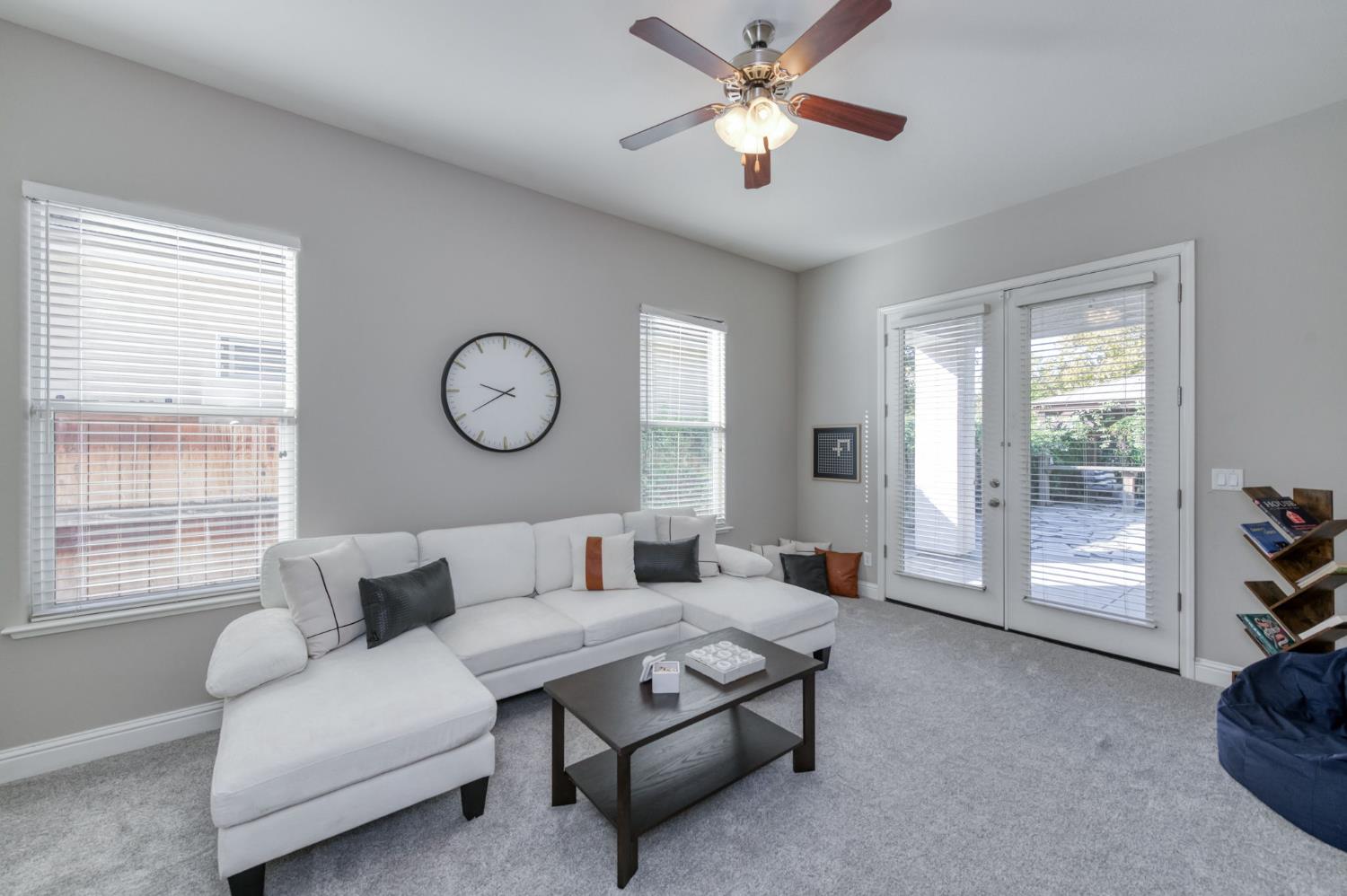 1882 N Nadine Ave, Clovis, CA 93619