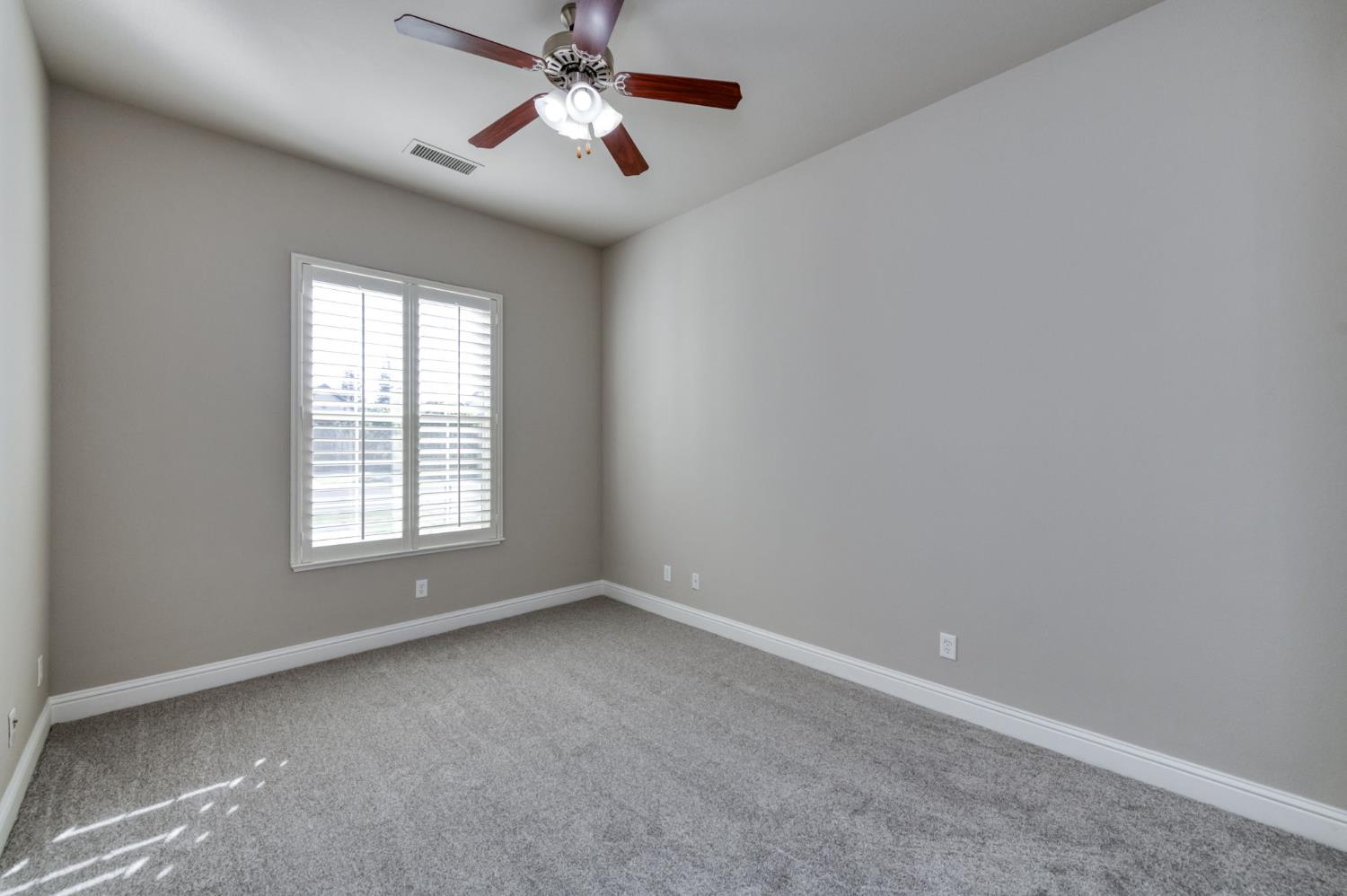 1882 N Nadine Ave, Clovis, CA 93619