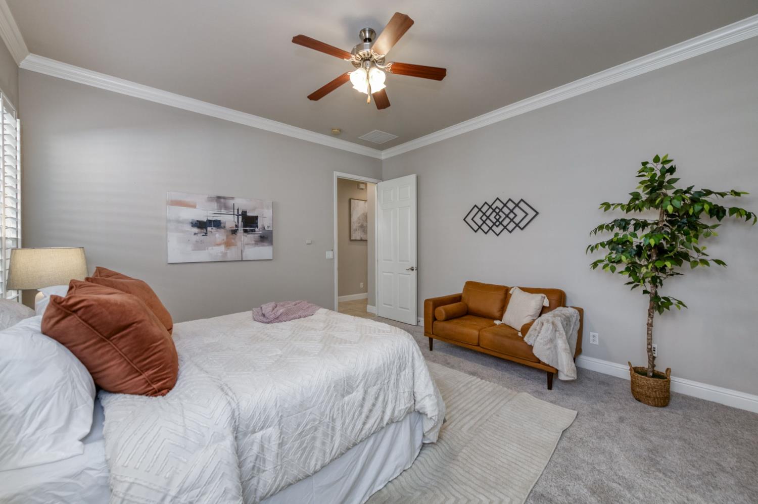 1882 N Nadine Ave, Clovis, CA 93619