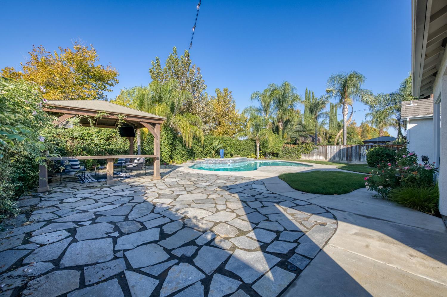 1882 N Nadine Ave, Clovis, CA 93619