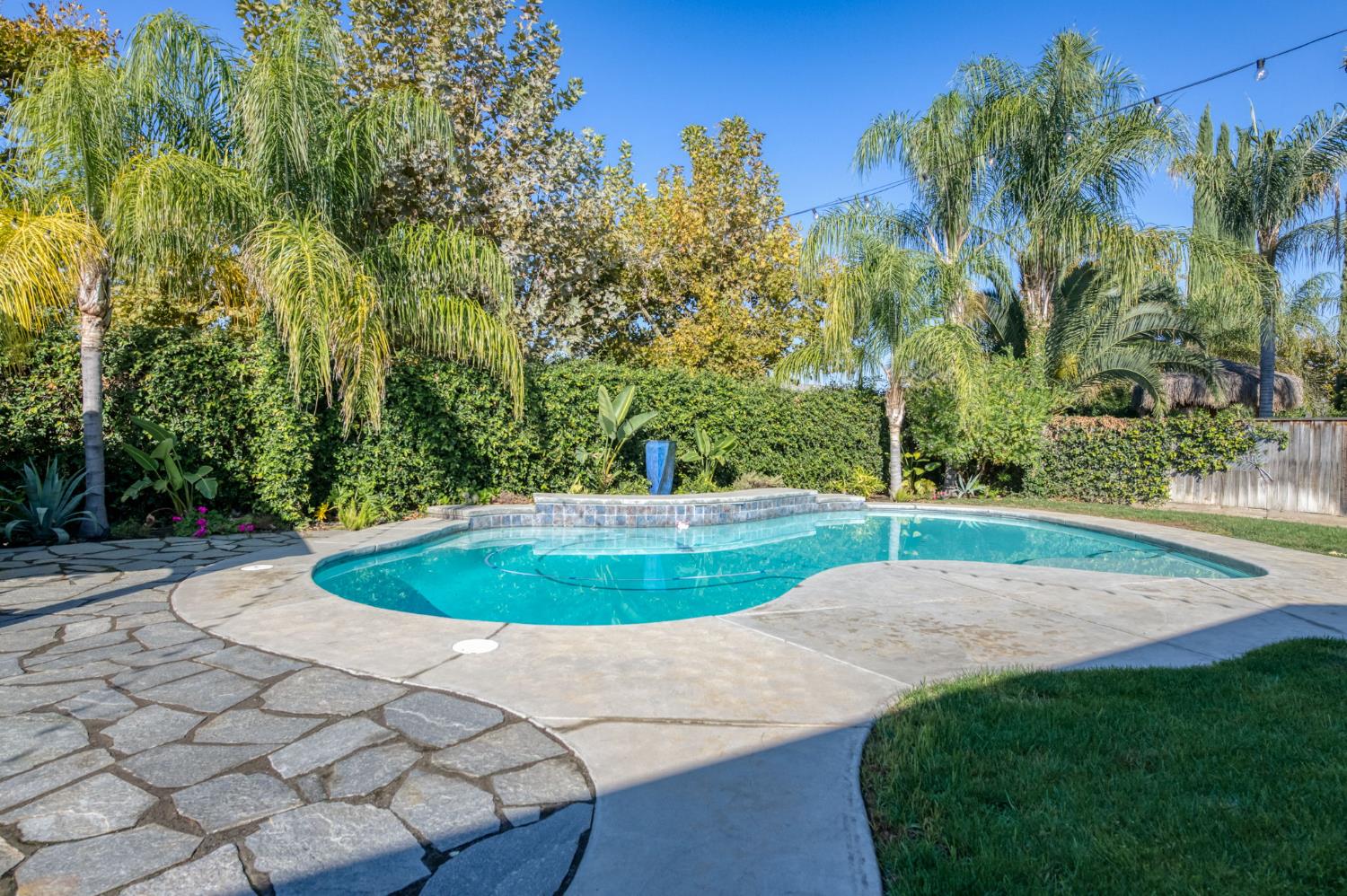 1882 N Nadine Ave, Clovis, CA 93619