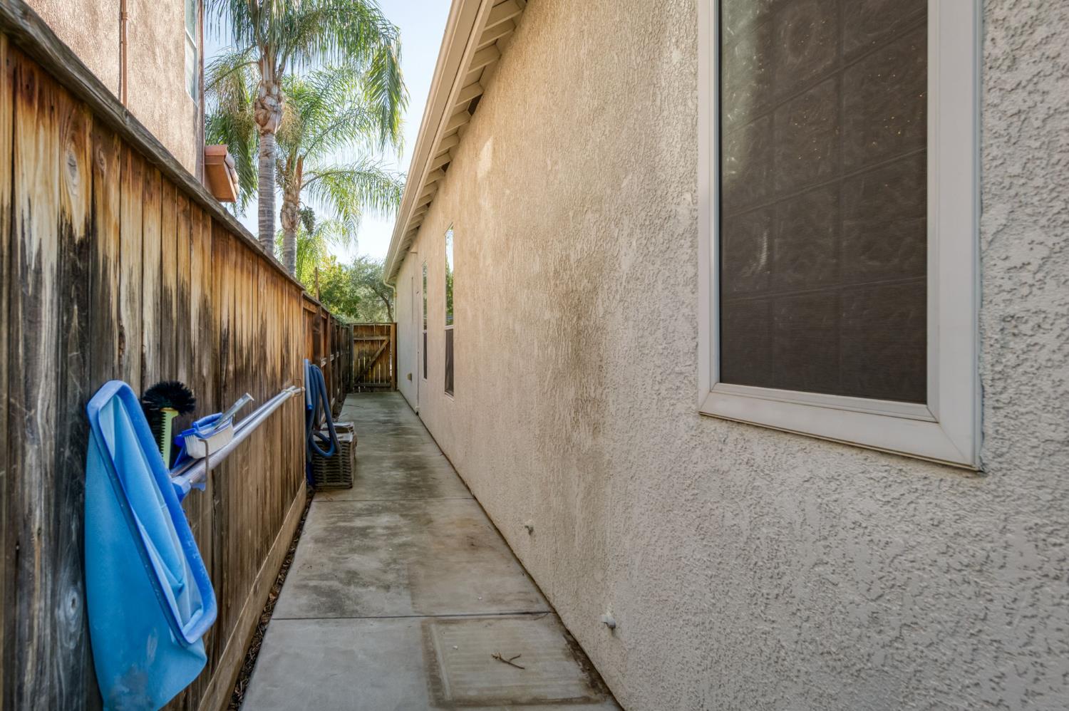 1882 N Nadine Ave, Clovis, CA 93619