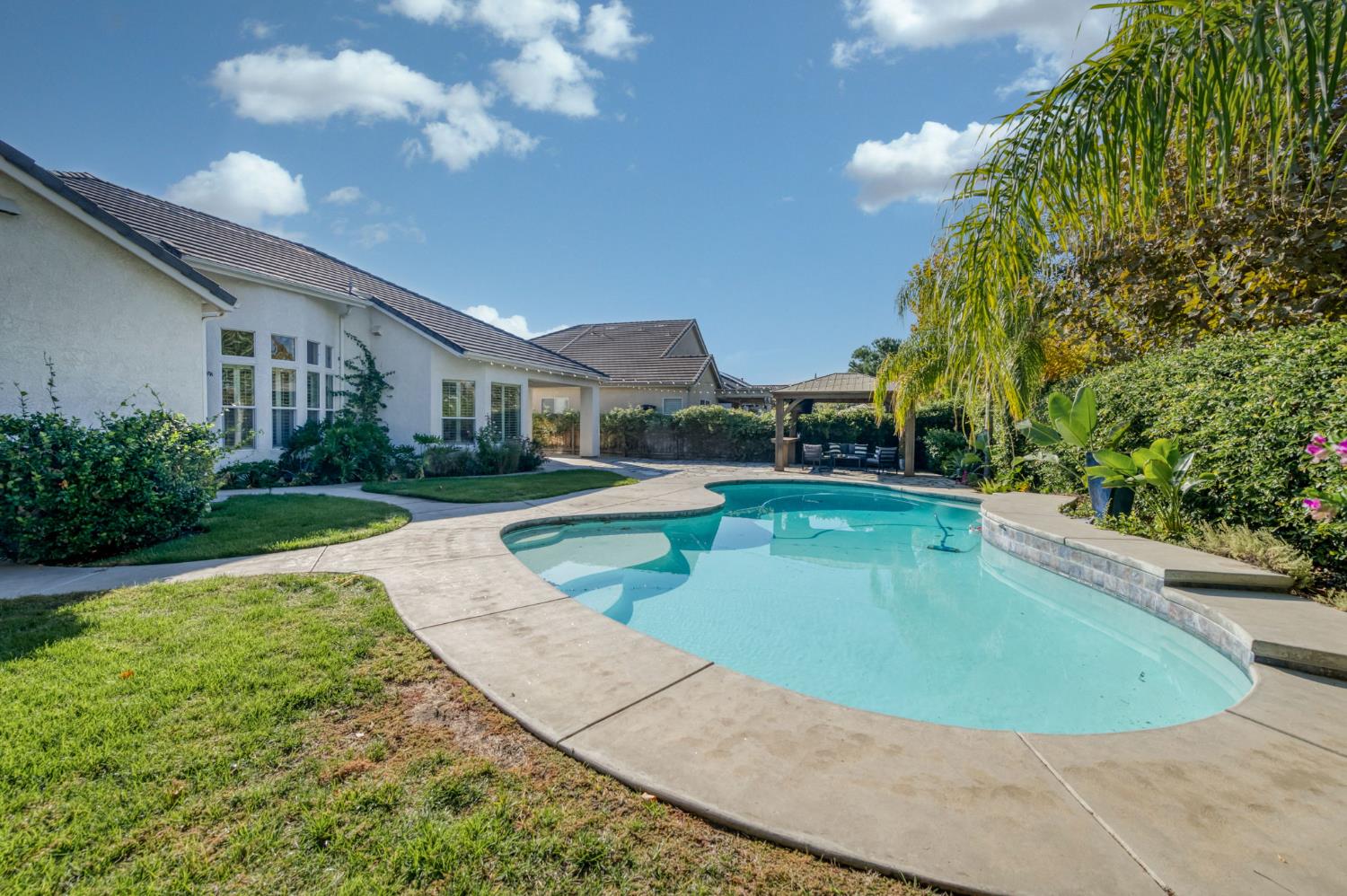 1882 N Nadine Ave, Clovis, CA 93619