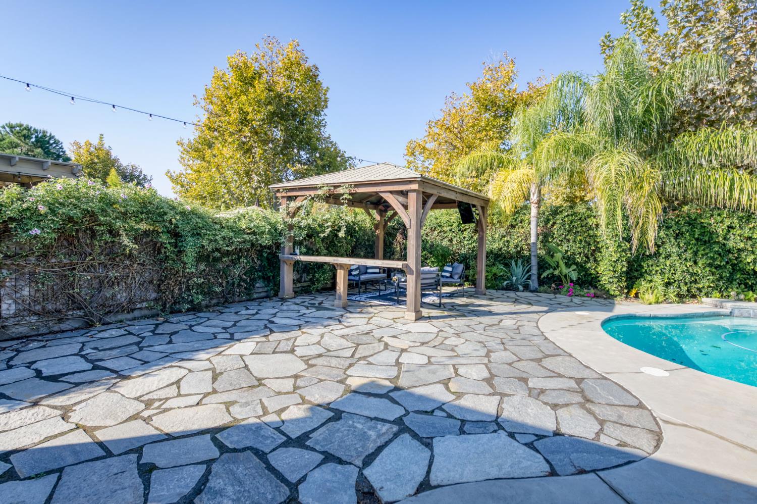 1882 N Nadine Ave, Clovis, CA 93619