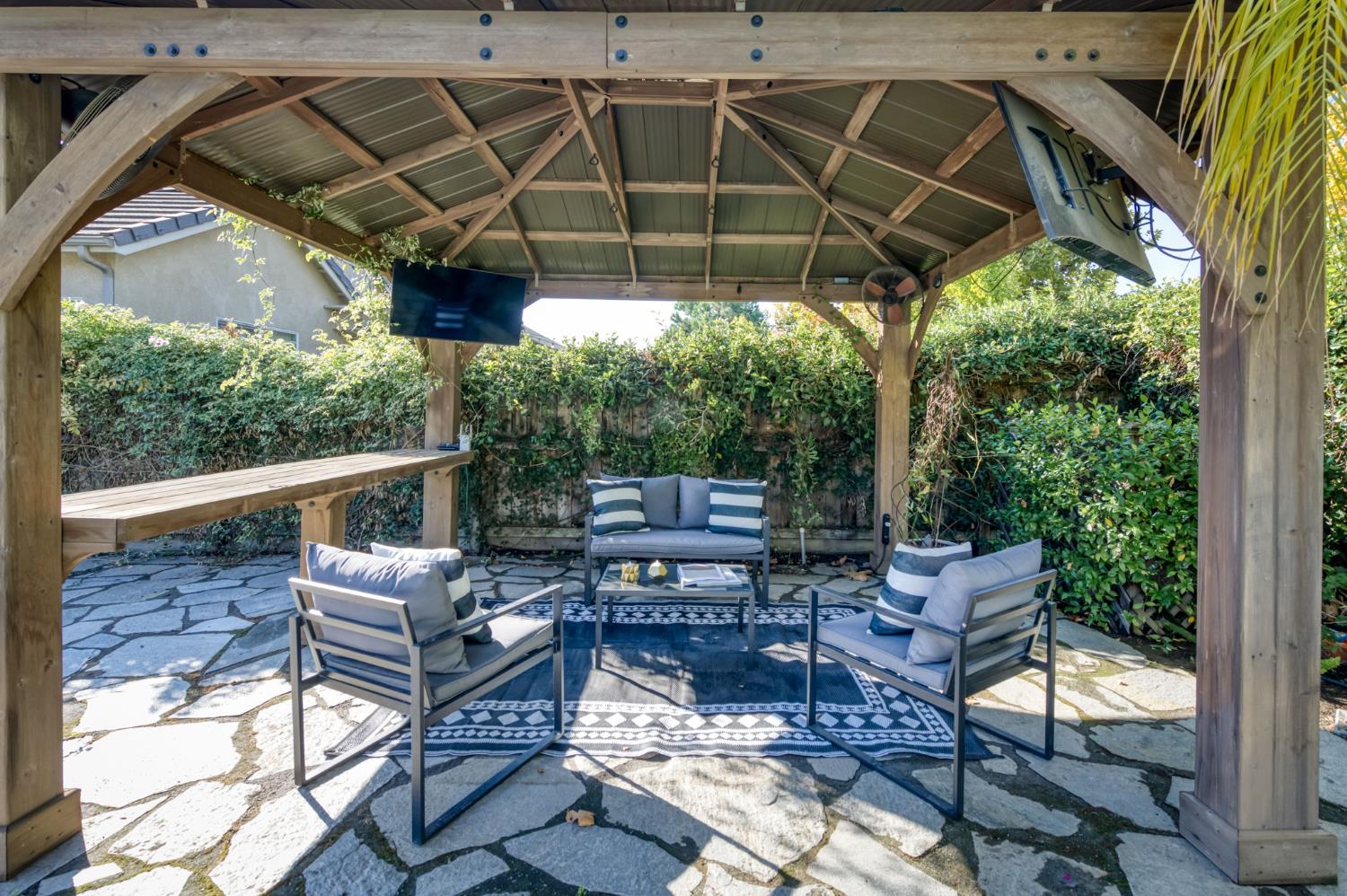 1882 N Nadine Ave, Clovis, CA 93619