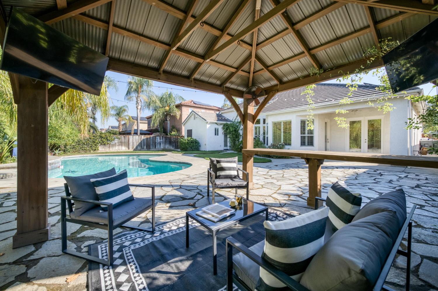 1882 N Nadine Ave, Clovis, CA 93619