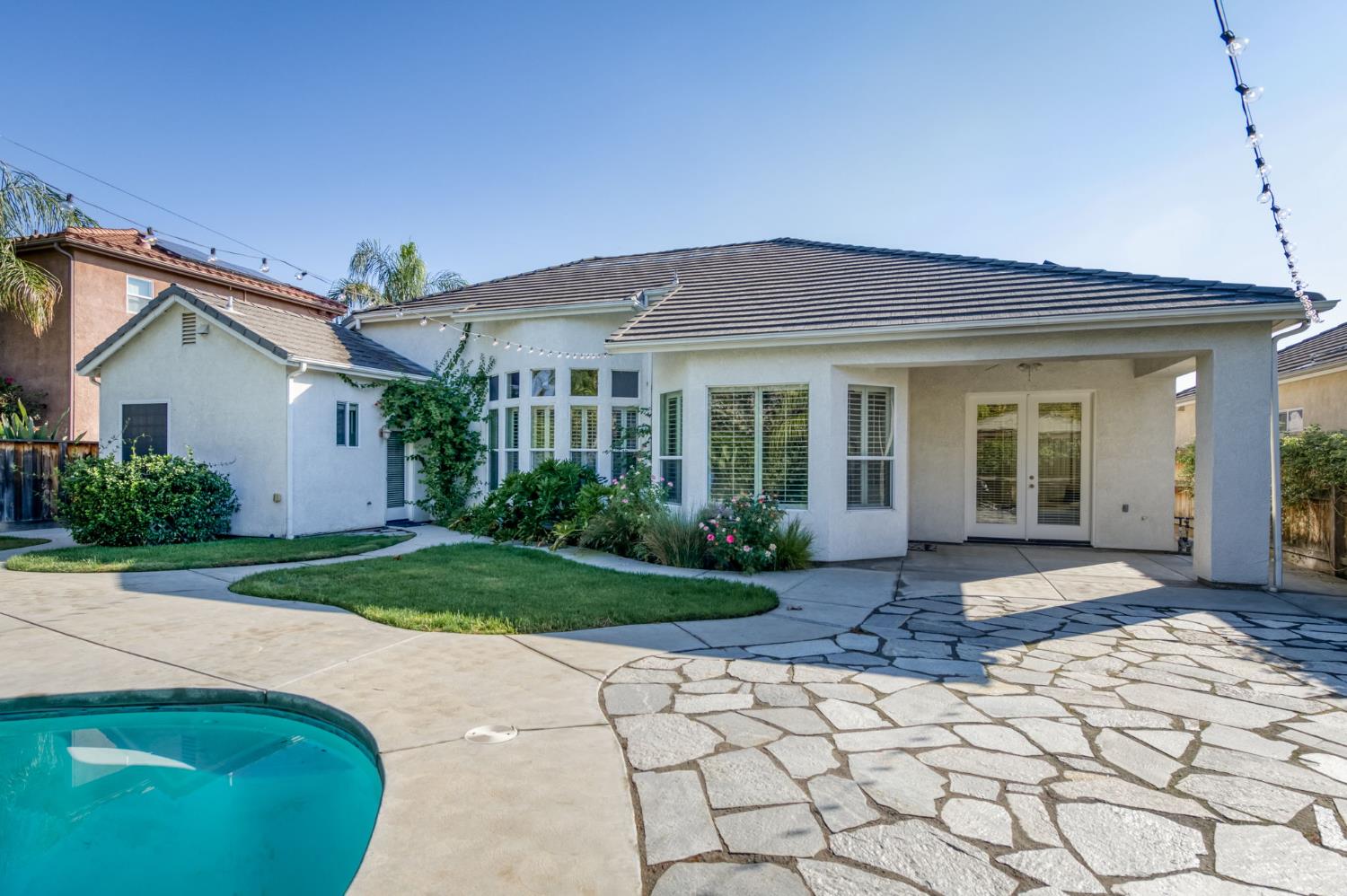 1882 N Nadine Ave, Clovis, CA 93619