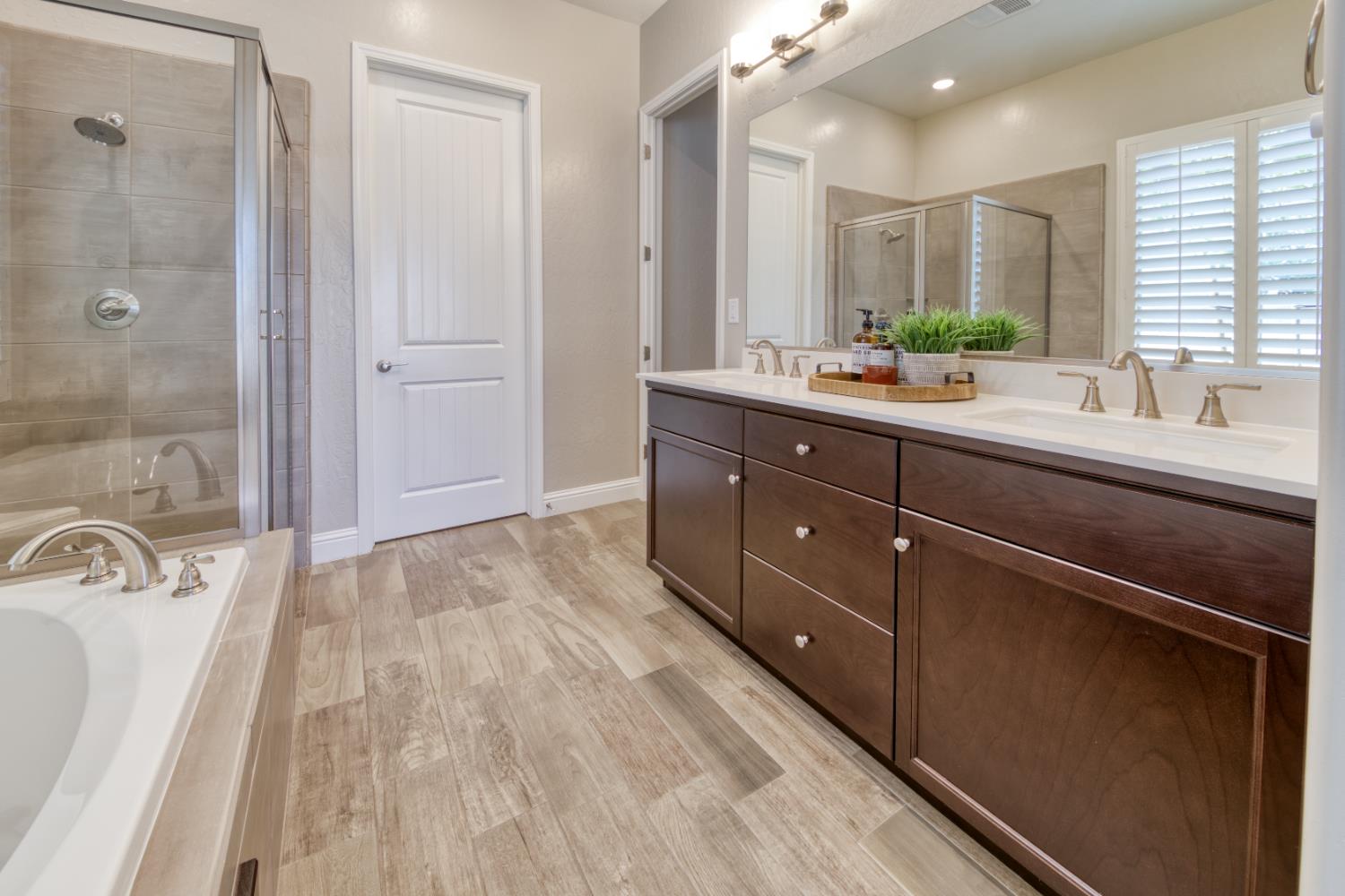 6351 E Millie Dr, Fresno, CA 93727