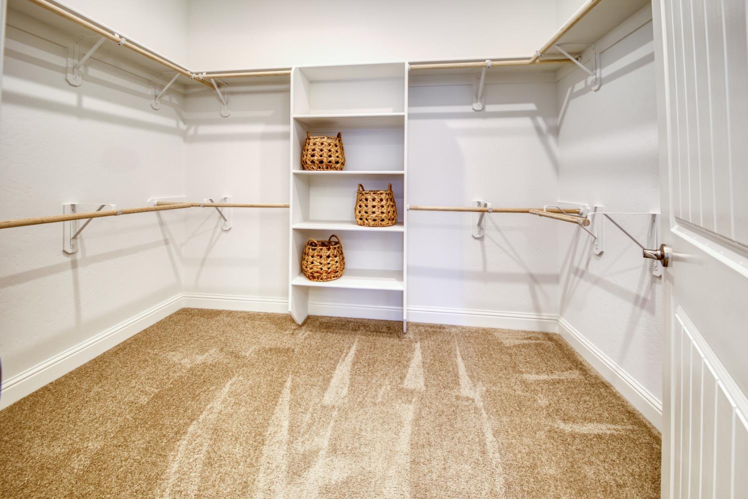 6351 E Millie Dr, Fresno, CA 93727