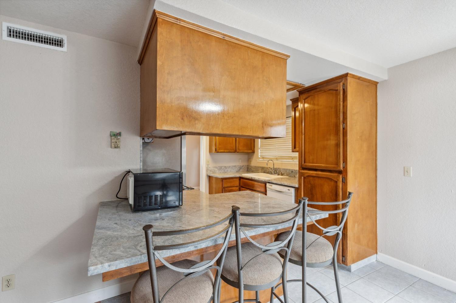 4129 W Regency Ave, Fresno, CA 93722