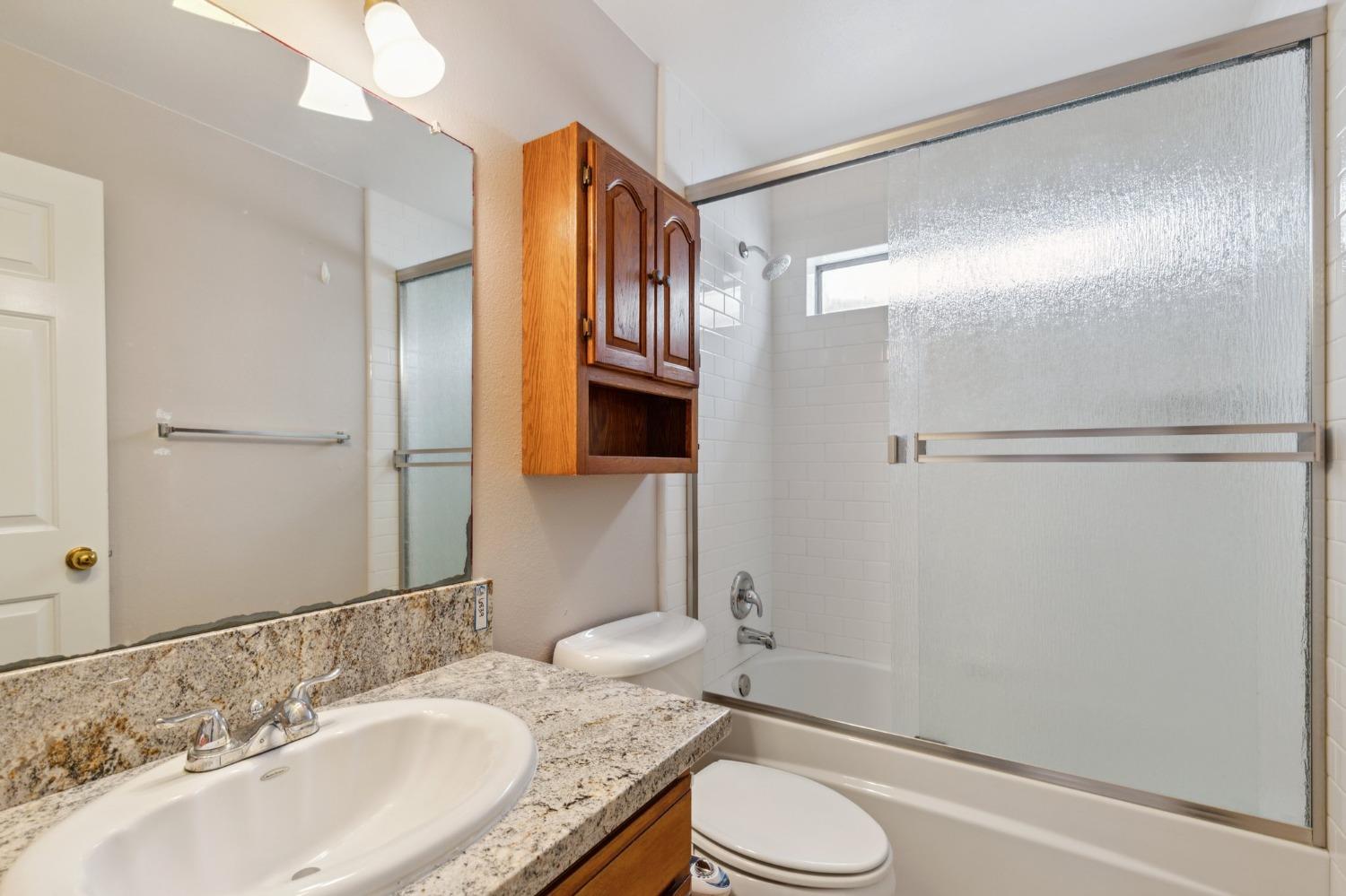 4129 W Regency Ave, Fresno, CA 93722