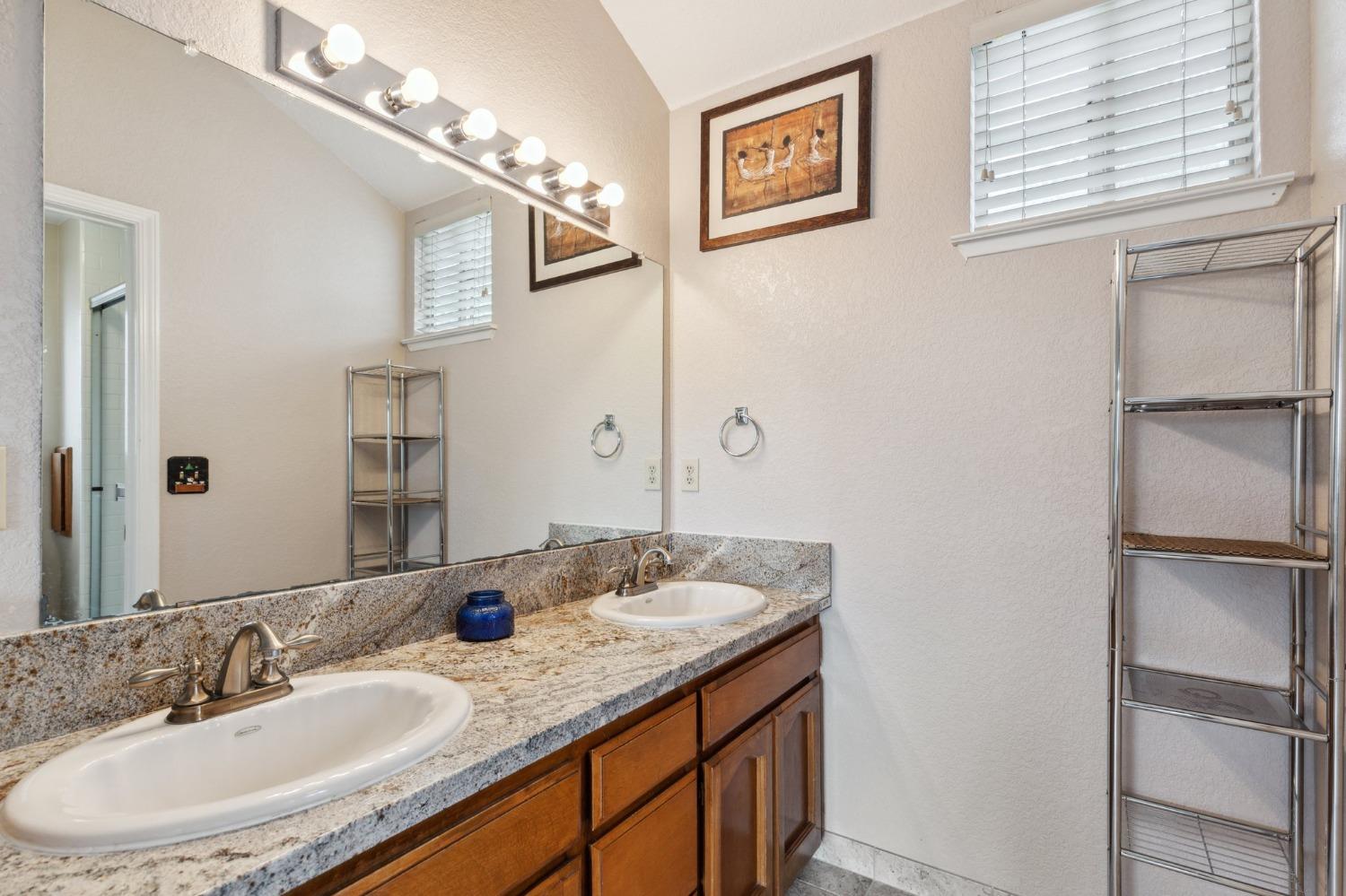 4129 W Regency Ave, Fresno, CA 93722