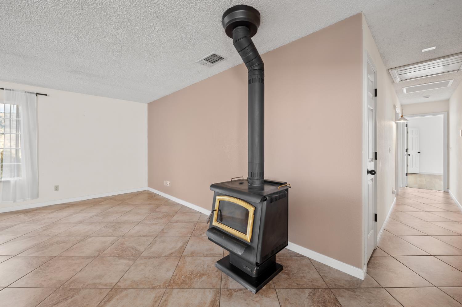 38570 Rustic Ln, Yokuts Valley, CA 93675