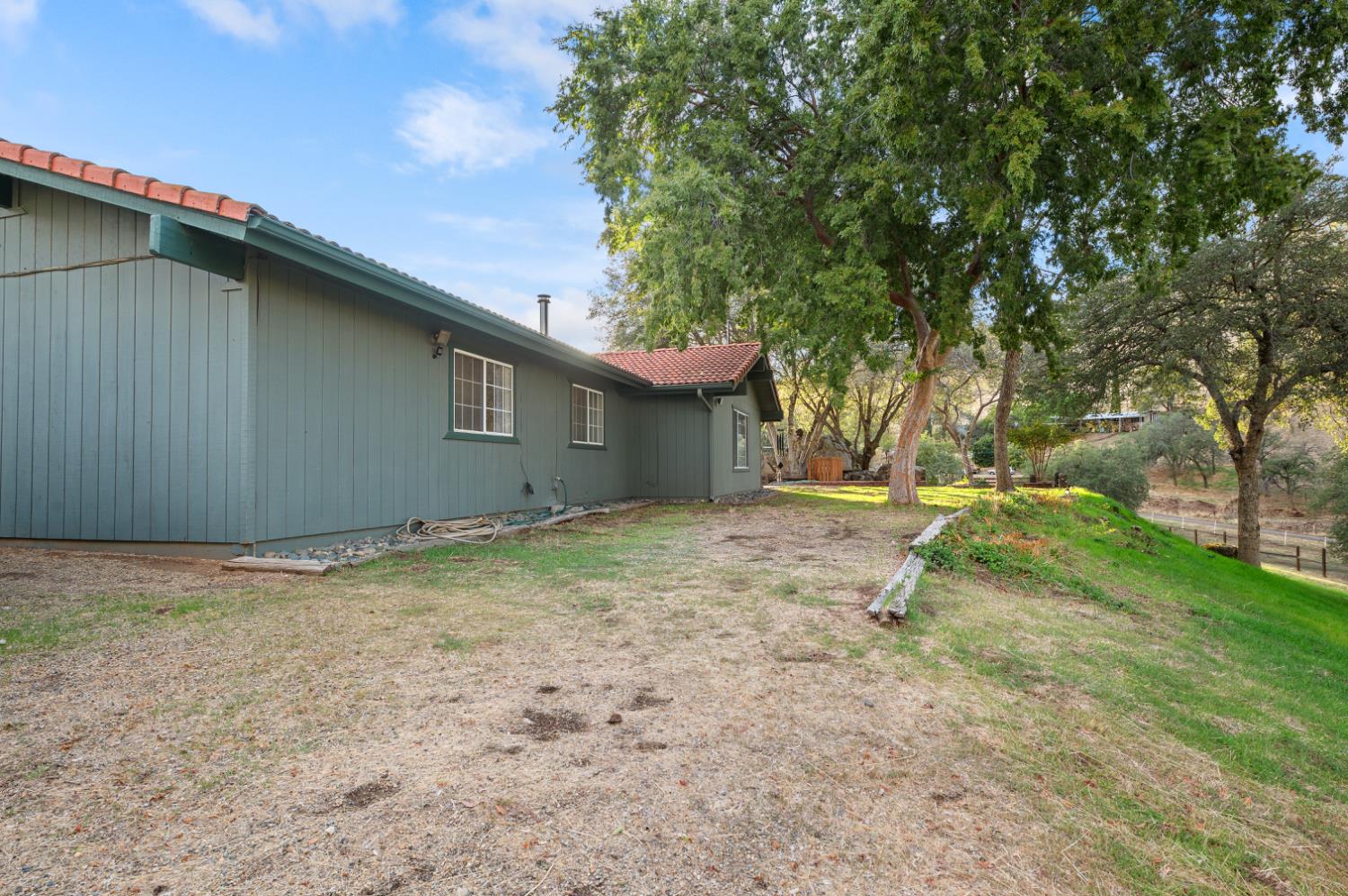 38570 Rustic Ln, Yokuts Valley, CA 93675