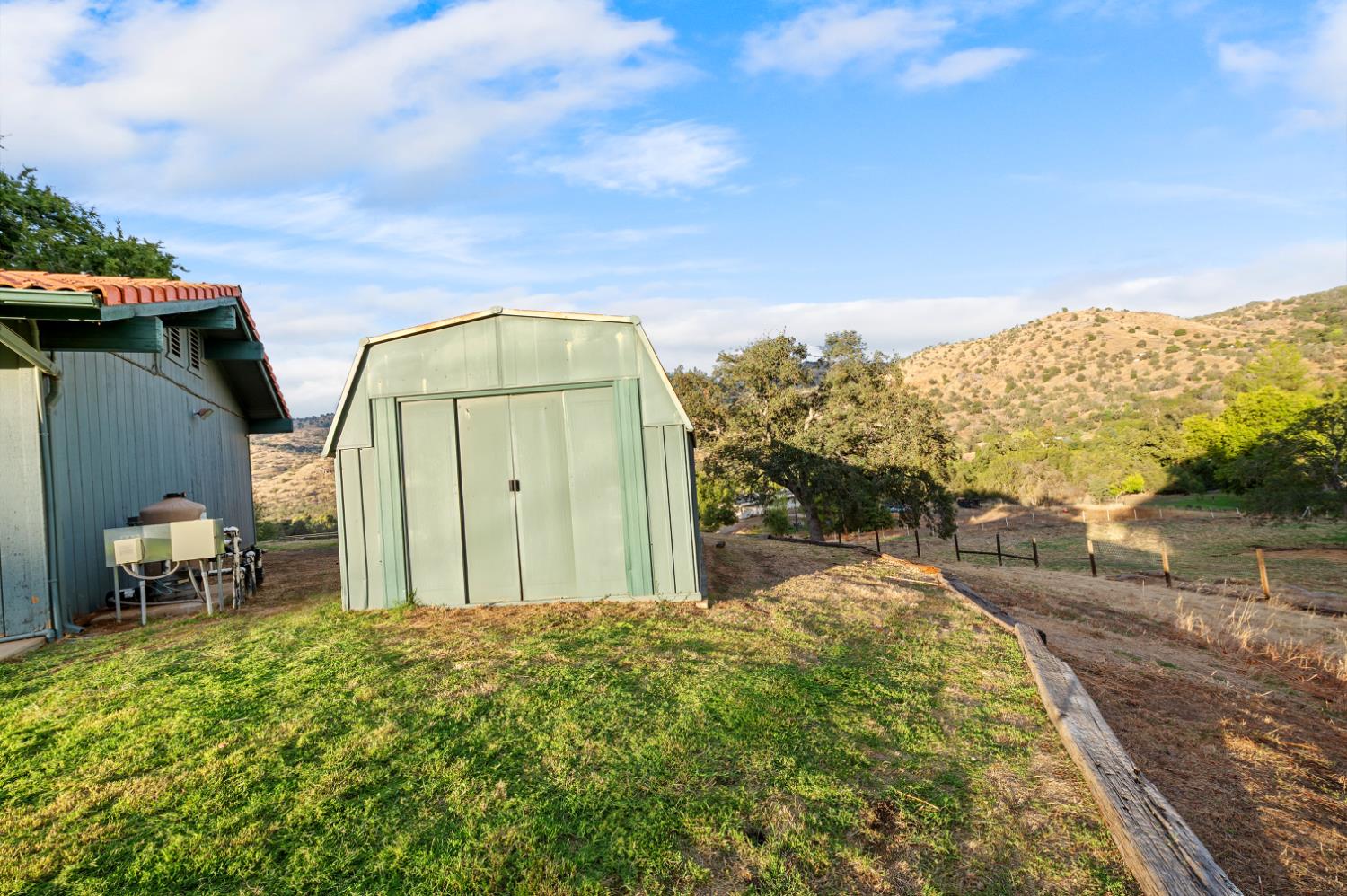 38570 Rustic Ln, Yokuts Valley, CA 93675