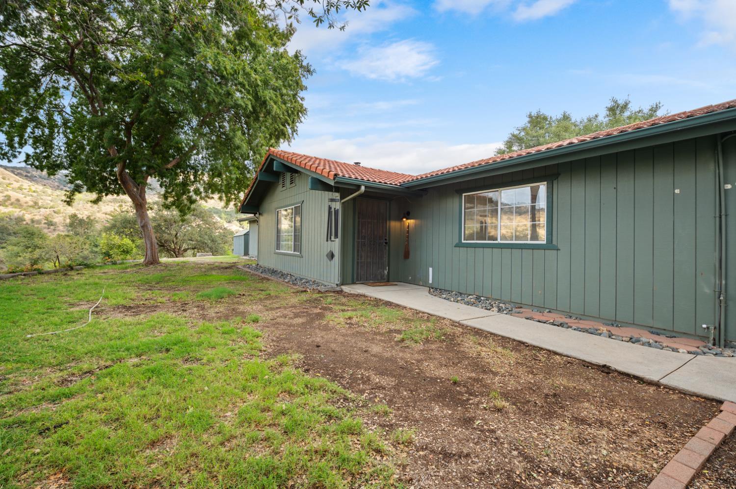 38570 Rustic Ln, Yokuts Valley, CA 93675