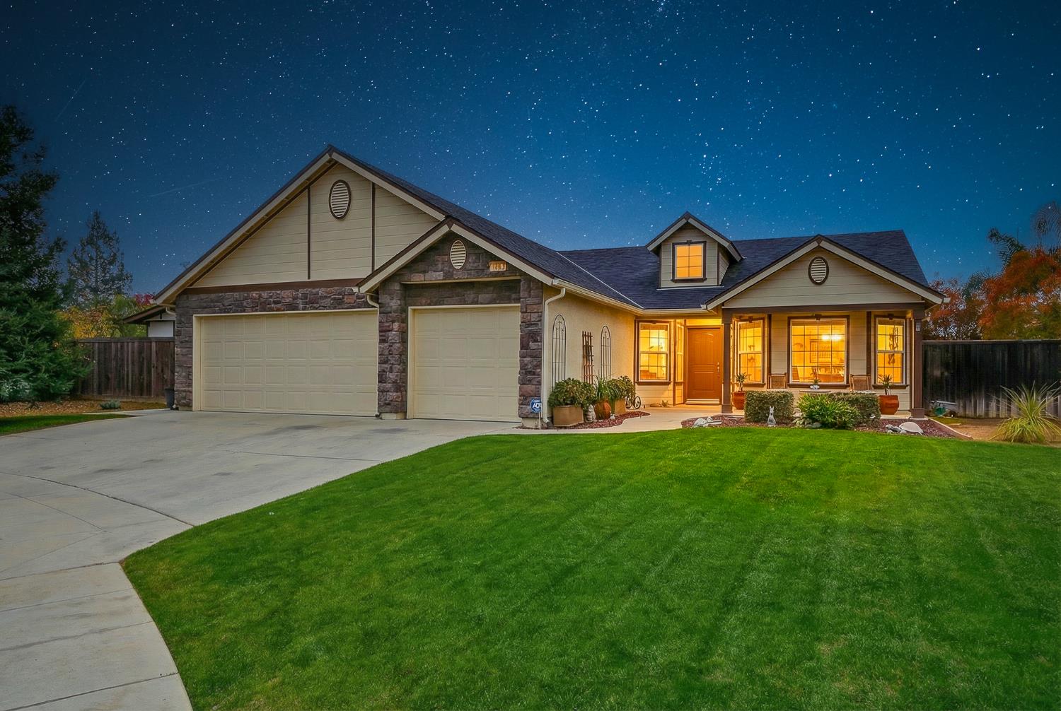 5887 N Bonta Ave, Fresno, CA 93723