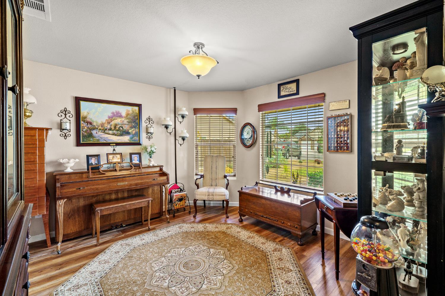 5887 N Bonta Ave, Fresno, CA 93723