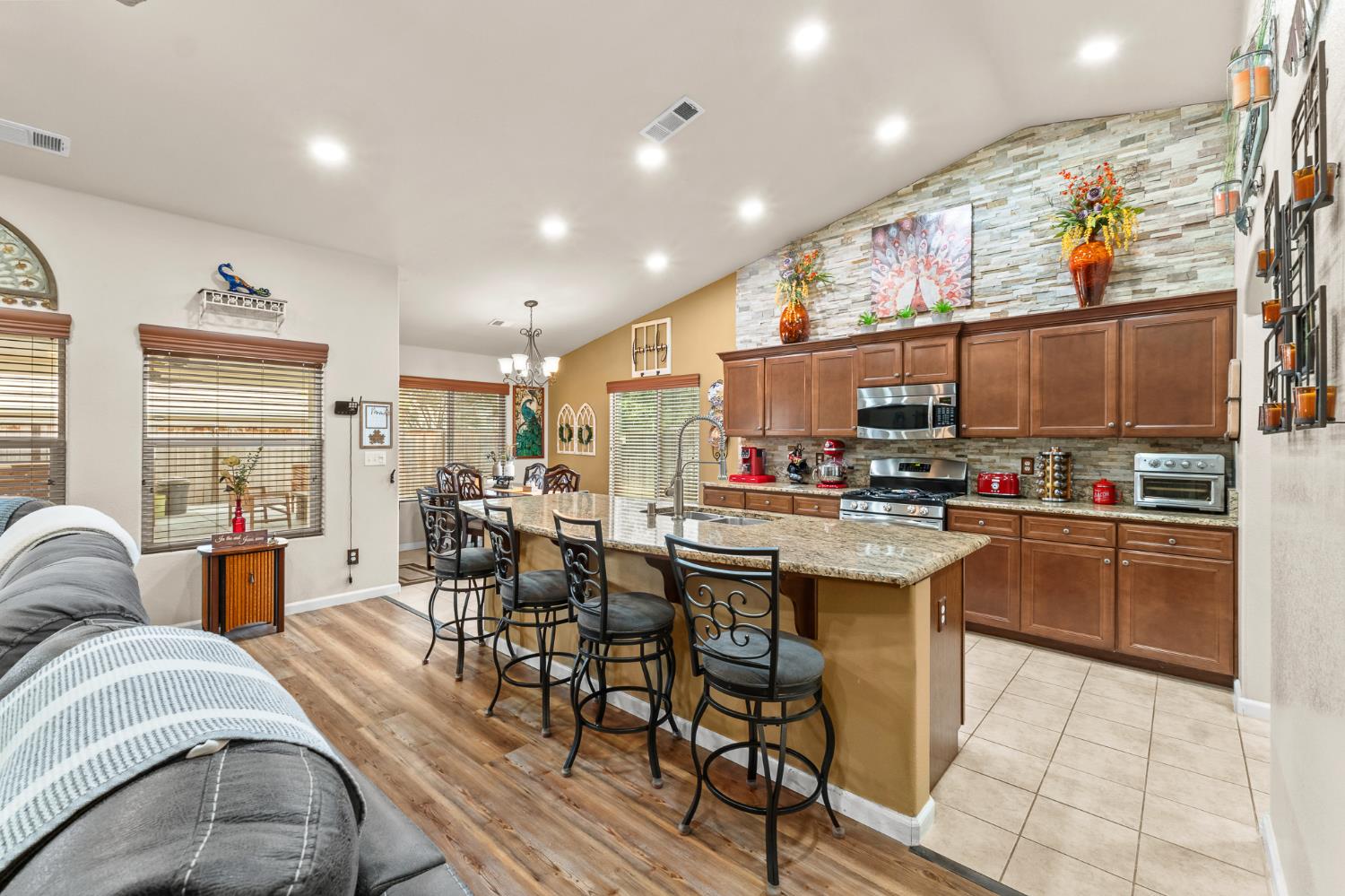 5887 N Bonta Ave, Fresno, CA 93723