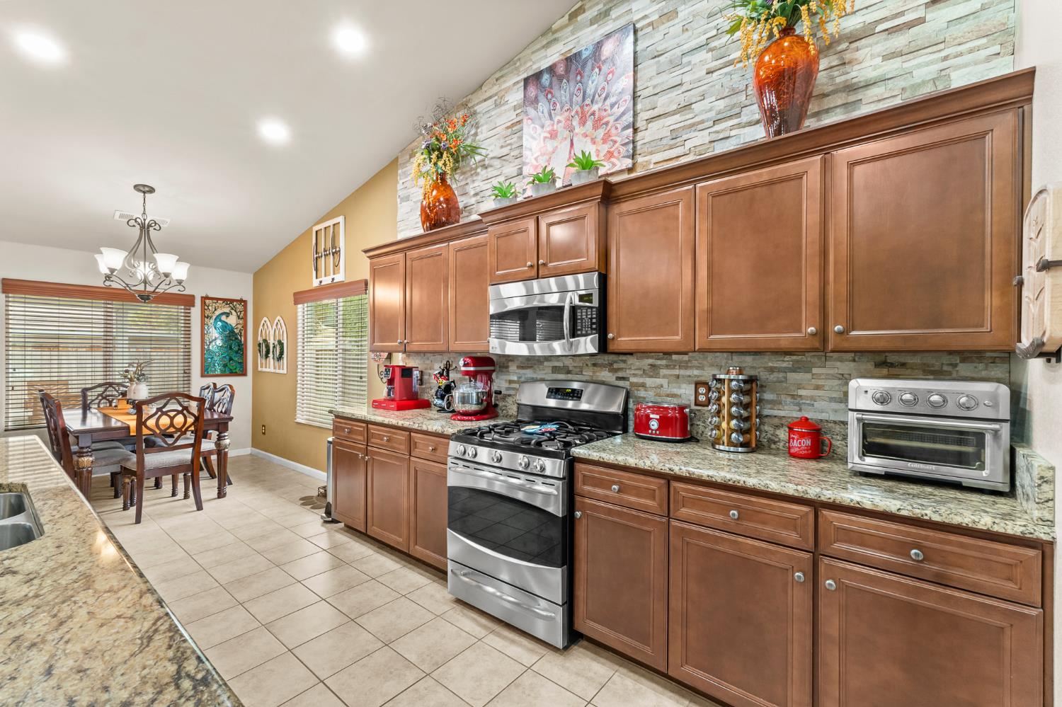 5887 N Bonta Ave, Fresno, CA 93723