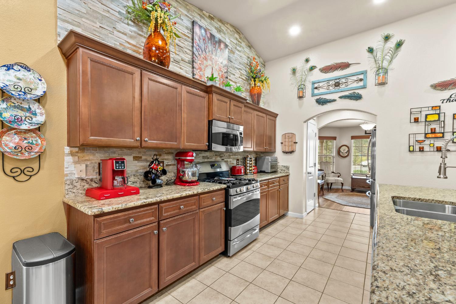 5887 N Bonta Ave, Fresno, CA 93723