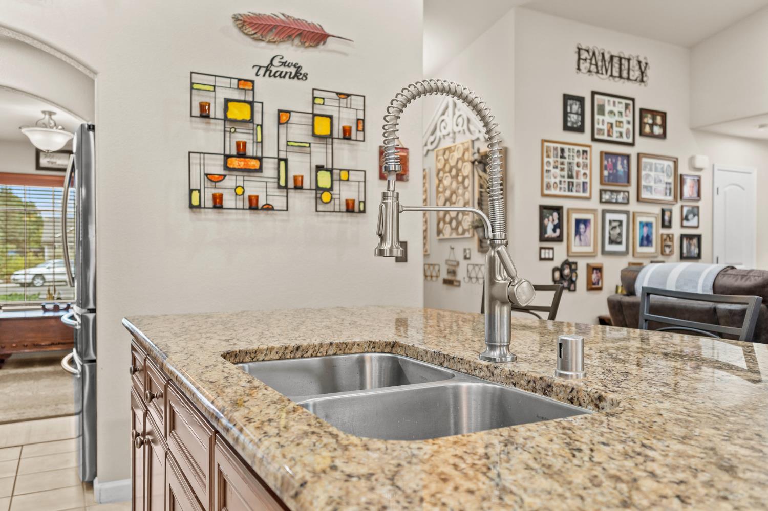 5887 N Bonta Ave, Fresno, CA 93723