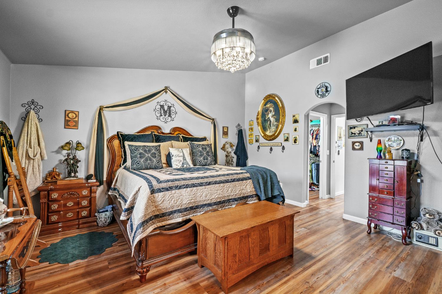 5887 N Bonta Ave, Fresno, CA 93723