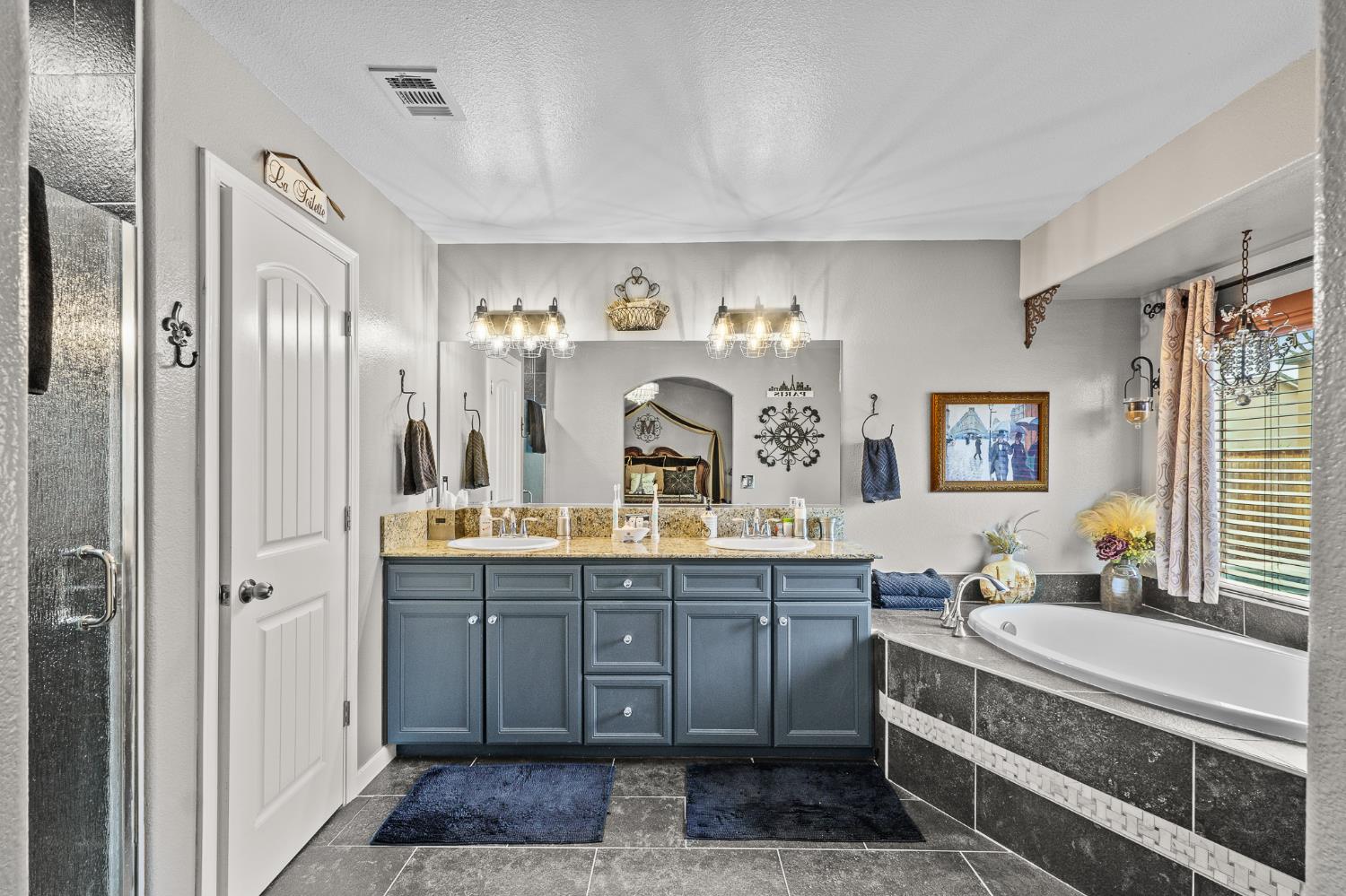 5887 N Bonta Ave, Fresno, CA 93723