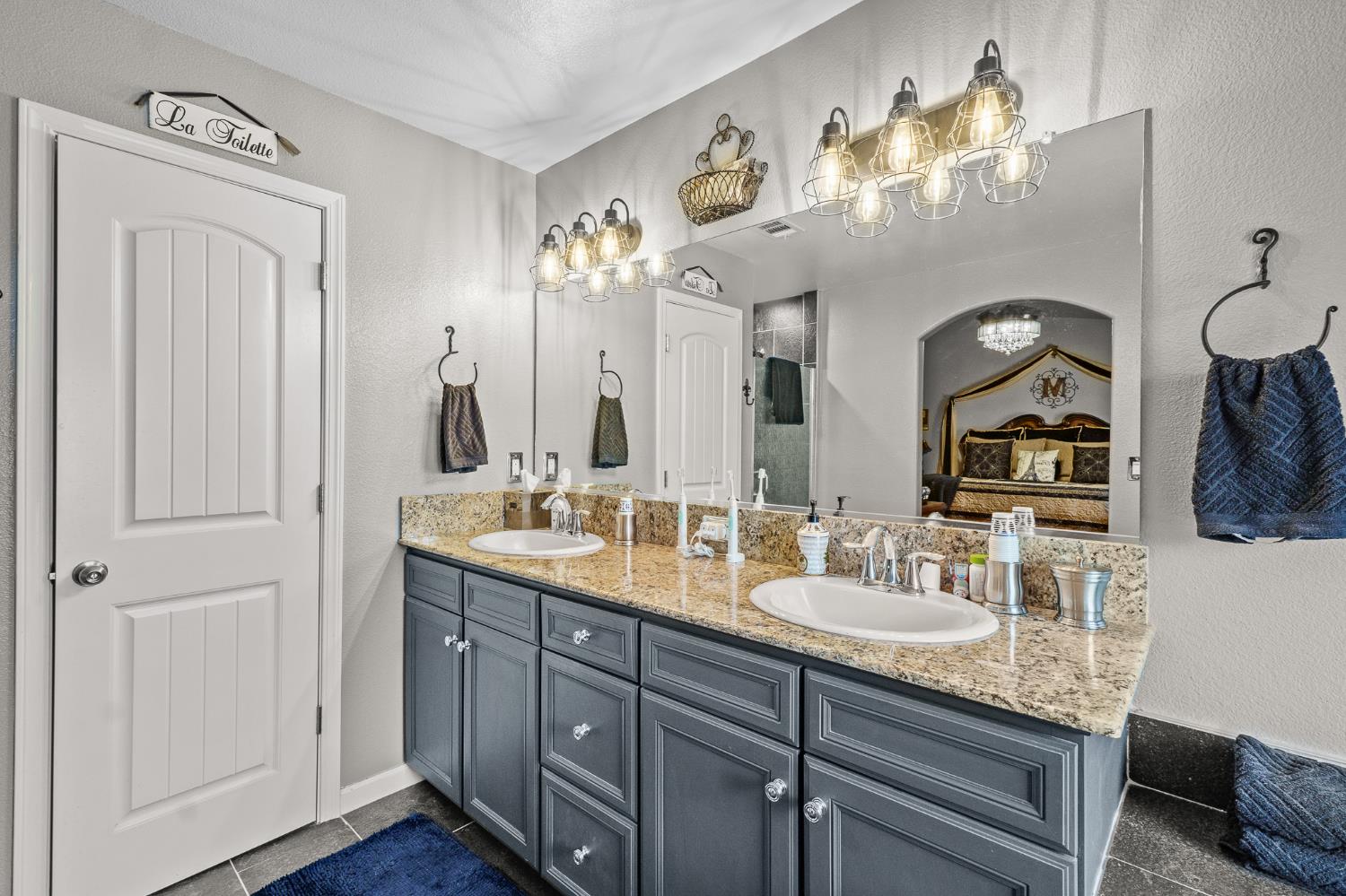 5887 N Bonta Ave, Fresno, CA 93723