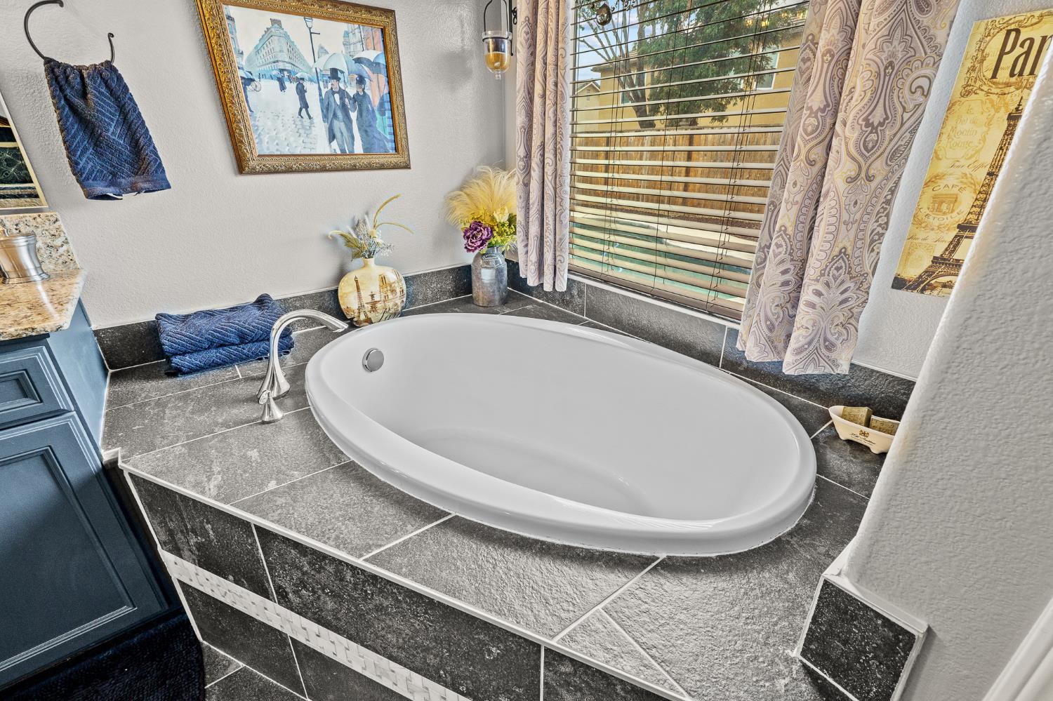 5887 N Bonta Ave, Fresno, CA 93723