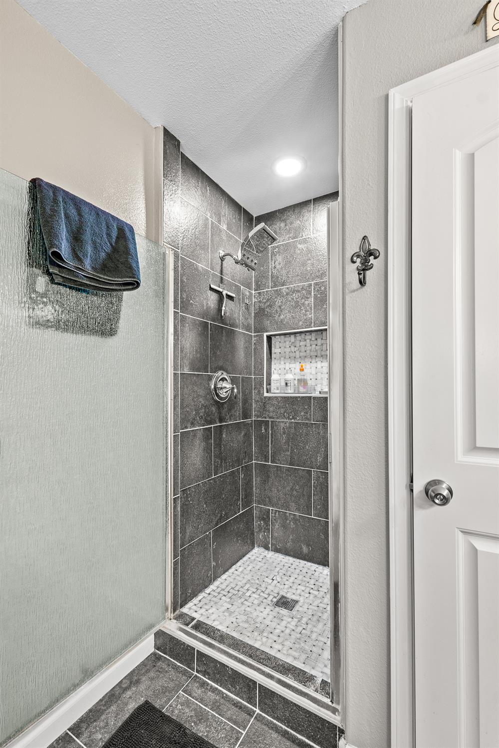 5887 N Bonta Ave, Fresno, CA 93723