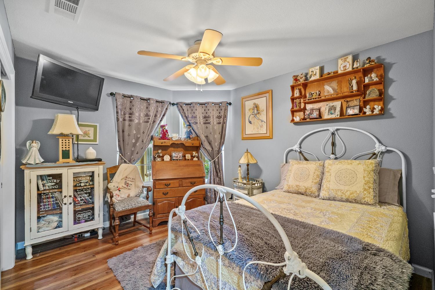 5887 N Bonta Ave, Fresno, CA 93723